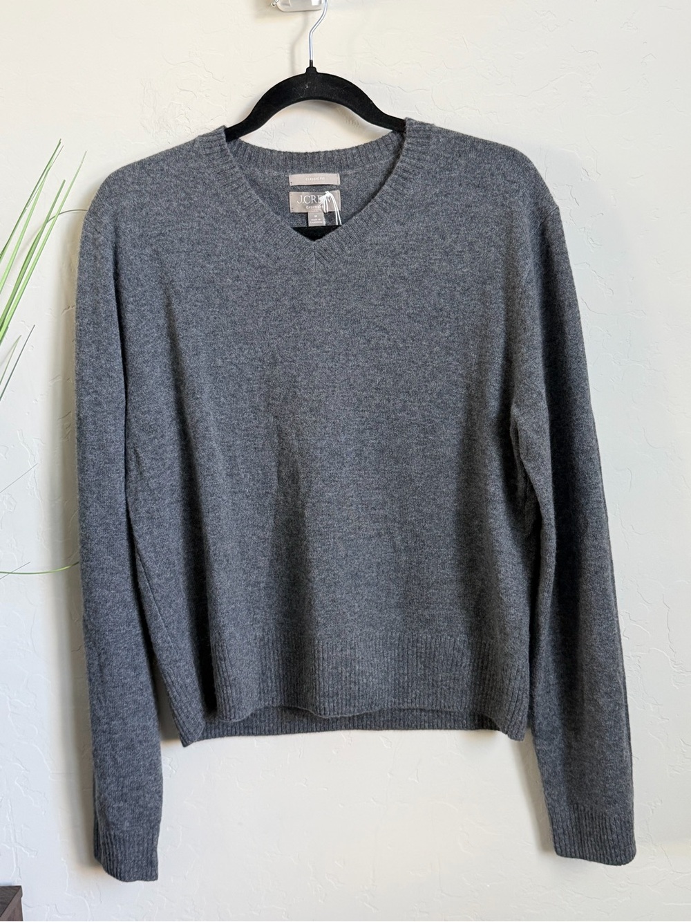 J.Crew 100% Cashmere Classic Fit V-Neck Sweater Gray NWT Medium CP466